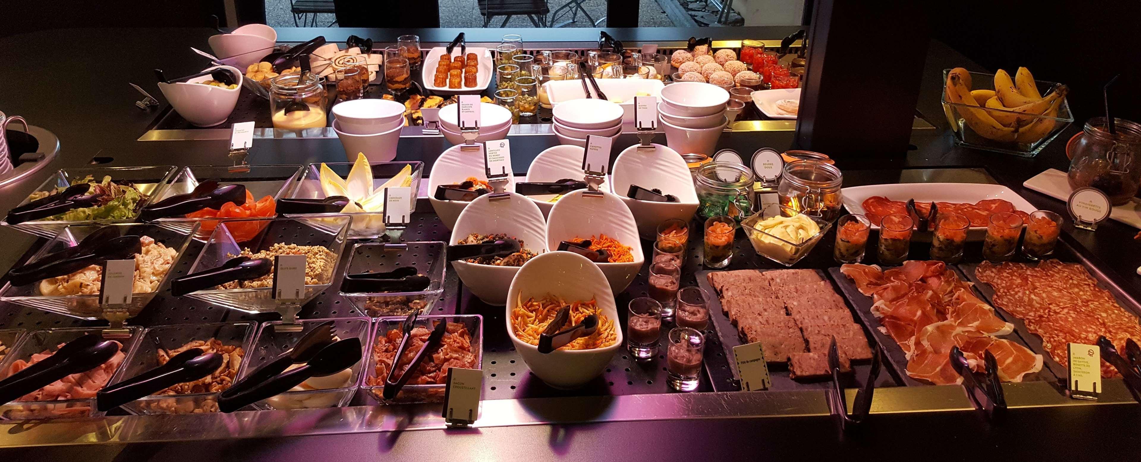 Hotel Restaurant Campanile Aurillac Buitenkant foto