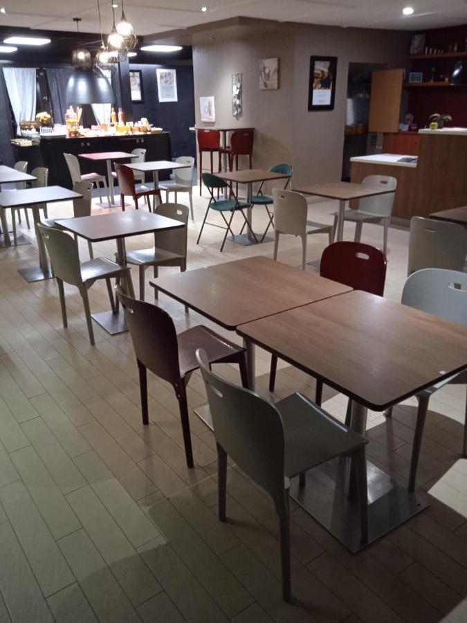 Hotel Restaurant Campanile Aurillac Buitenkant foto