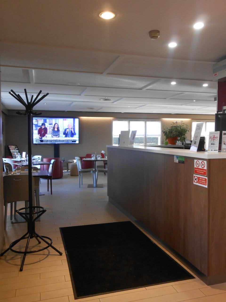 Hotel Restaurant Campanile Aurillac Buitenkant foto