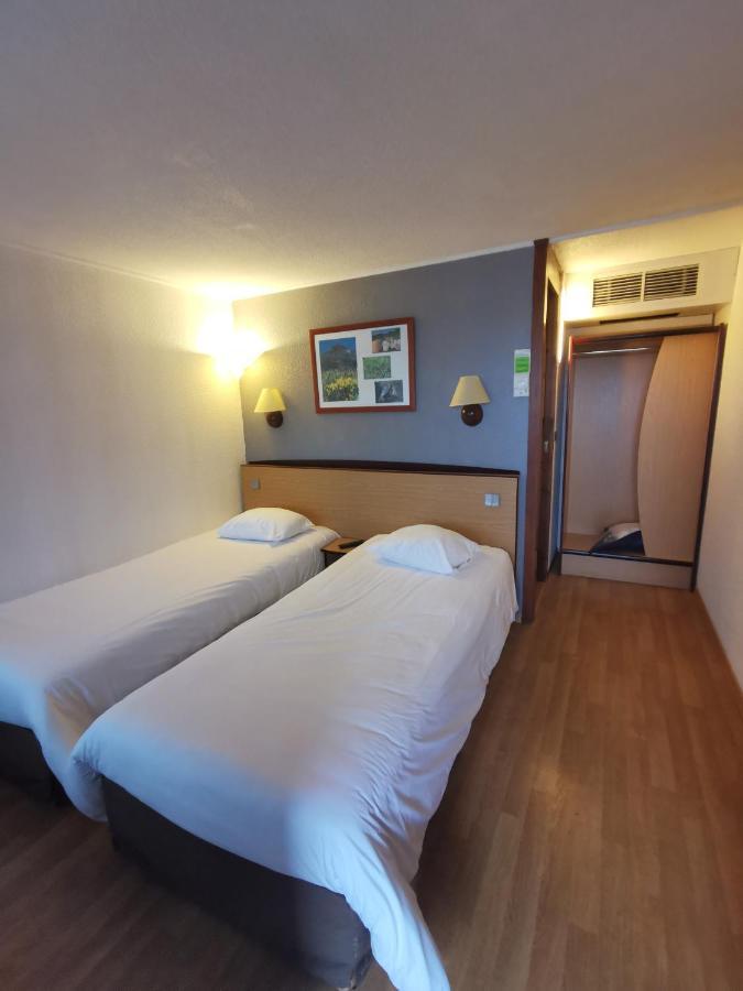Hotel Restaurant Campanile Aurillac Buitenkant foto